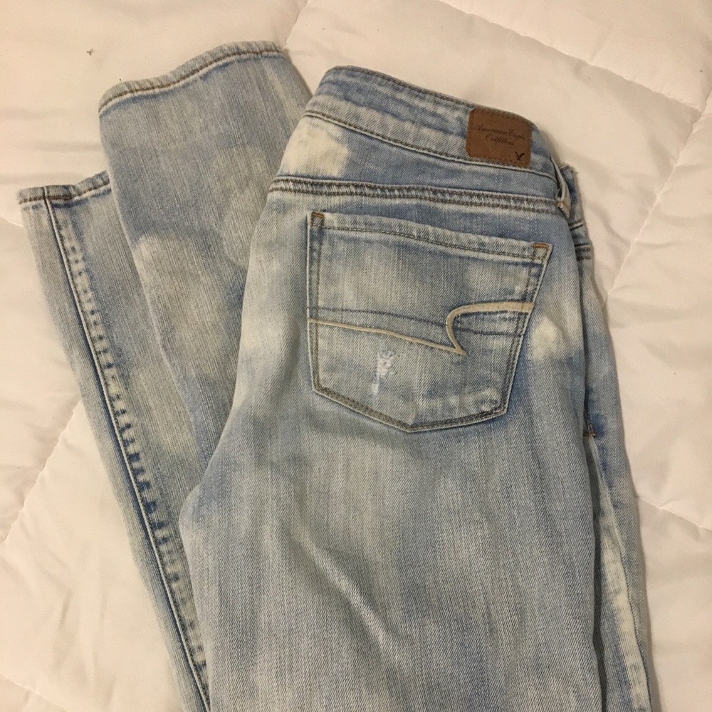 DISTRESSED AE JEANS!!!
